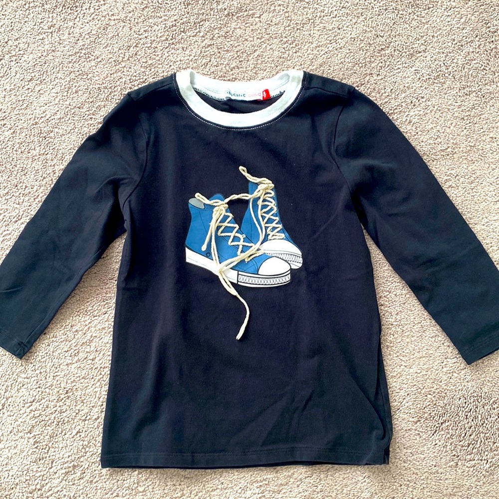 Girls sneakers tee